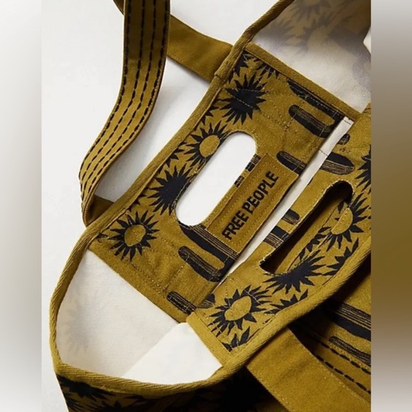 FREE PEOPLE Printed Caravan Tote Bag in Cactus - Picture 3 of 8